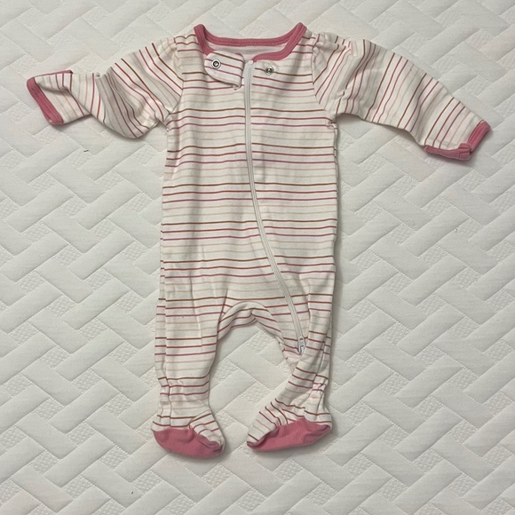 Sleepers (2) - Picture 2 of 3